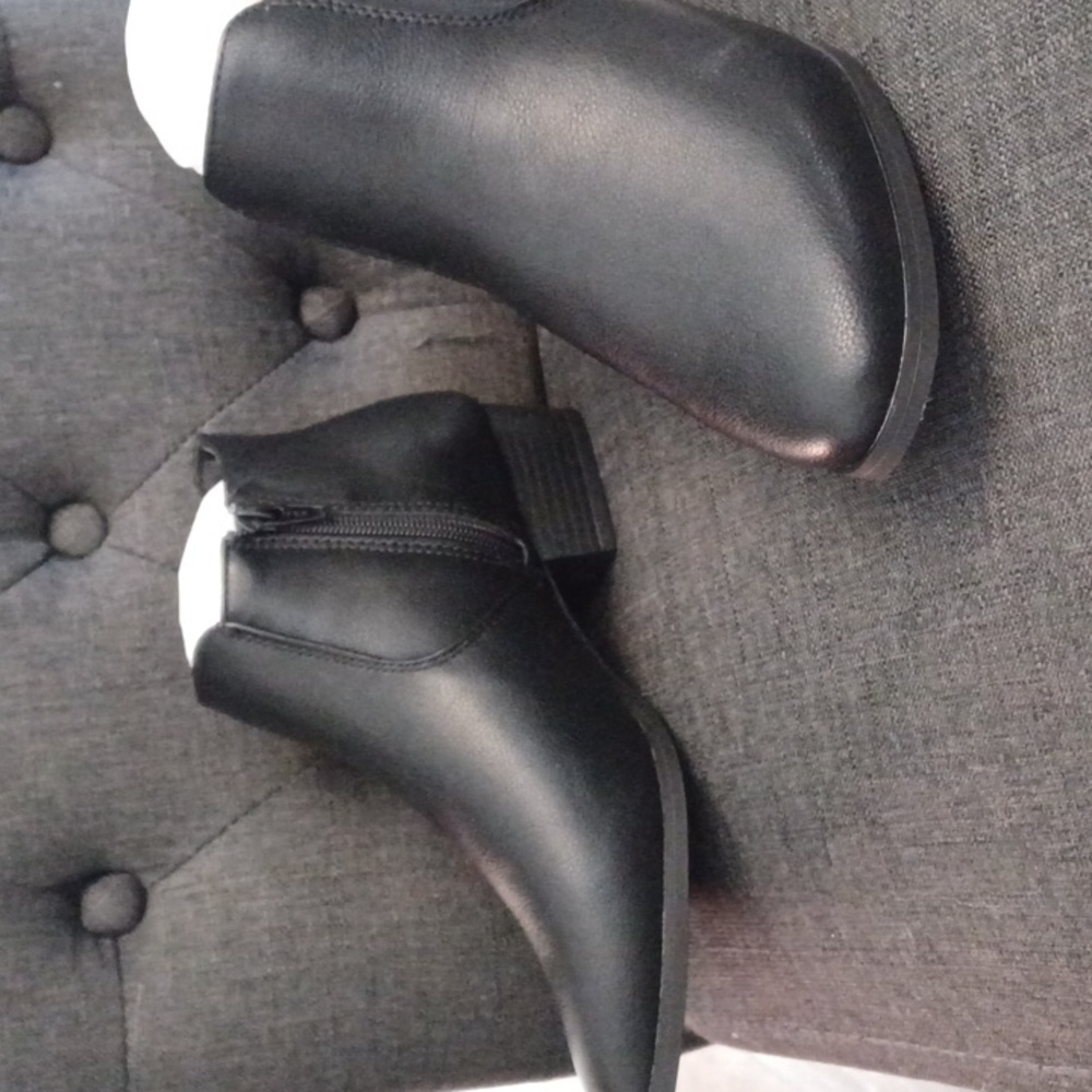 Boot - Picture 2 of 5
